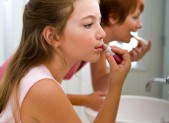 MAGAZINE – Hypersexualisation des petites filles : le rôle essentiel des parents HD-371---hypersex-2