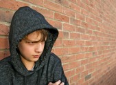 Des jeunes entre privations et souffrance psychologique HD-383---droits-enfant-garc