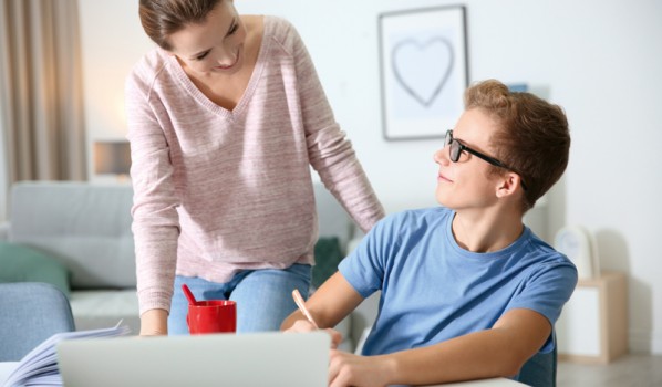 Bac, brevet : prêts pour le jour J ! HD-477-ouv-dossier